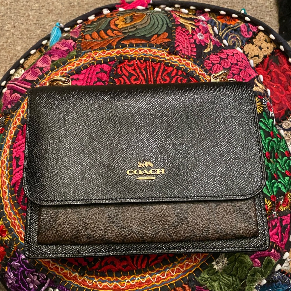 Klare Crossbody In Signature Canvas